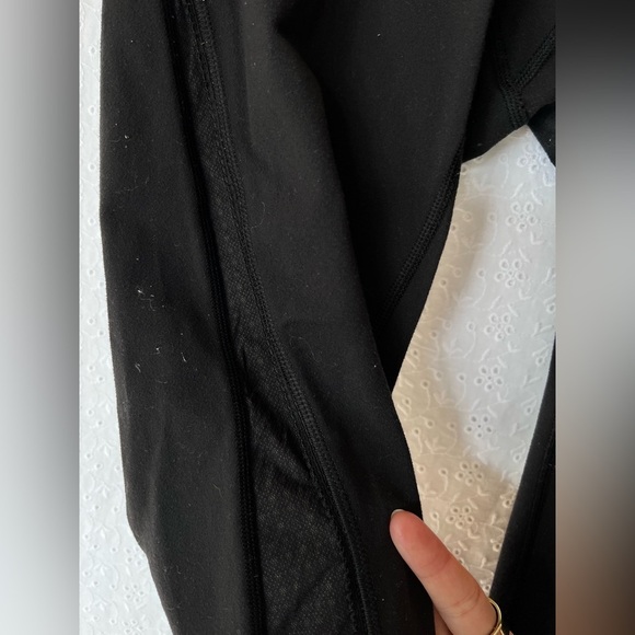 Lululemon black crop leggings with side panel detail size 4 - Picture 2 of 4